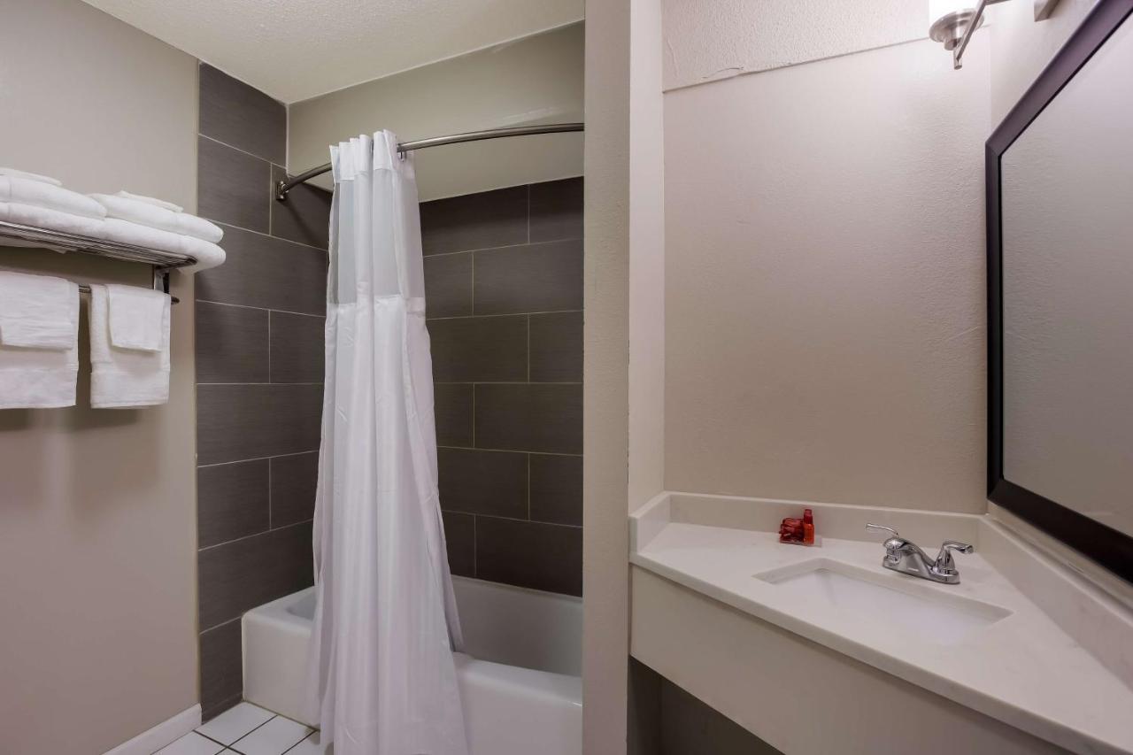 Surestay Hotel By Best Western Higginsville Экстерьер фото